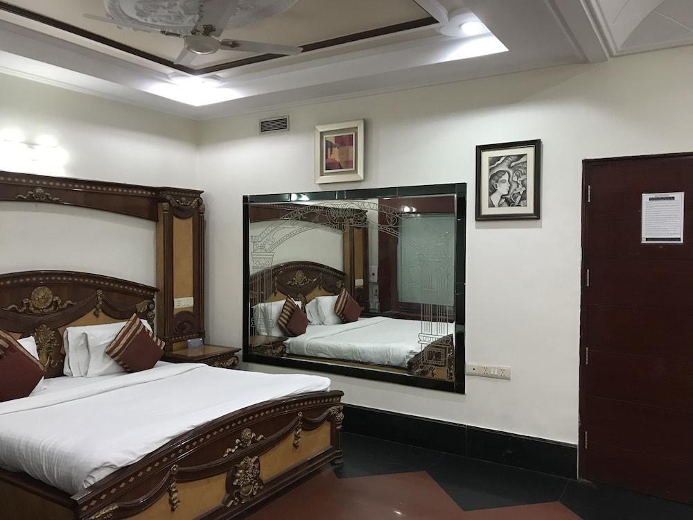 Delite Sarovar Portico Faridabad Exteriör bild
