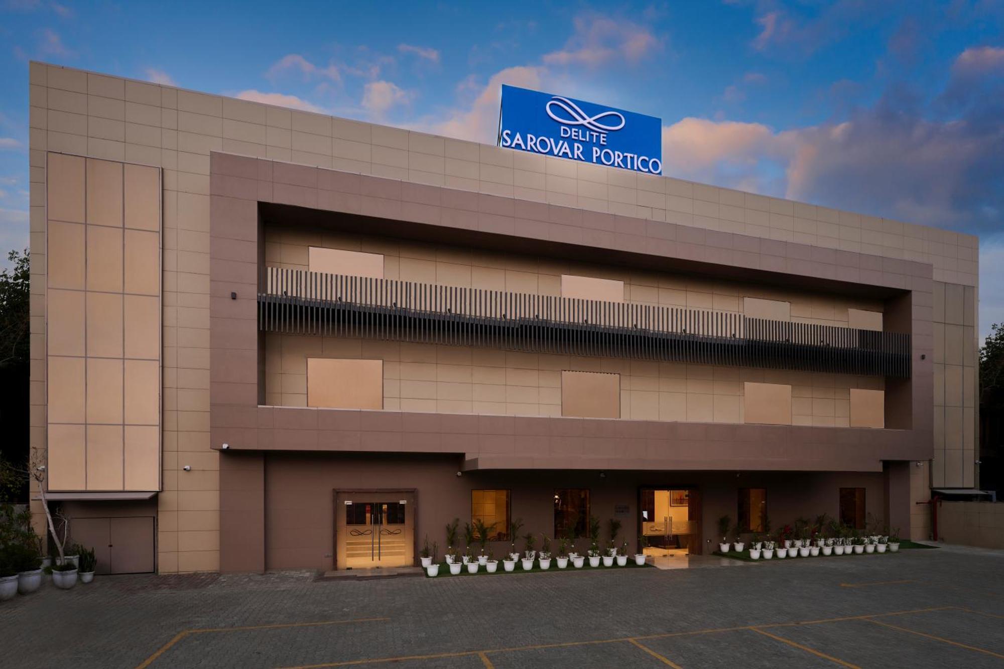 Delite Sarovar Portico Faridabad Exteriör bild