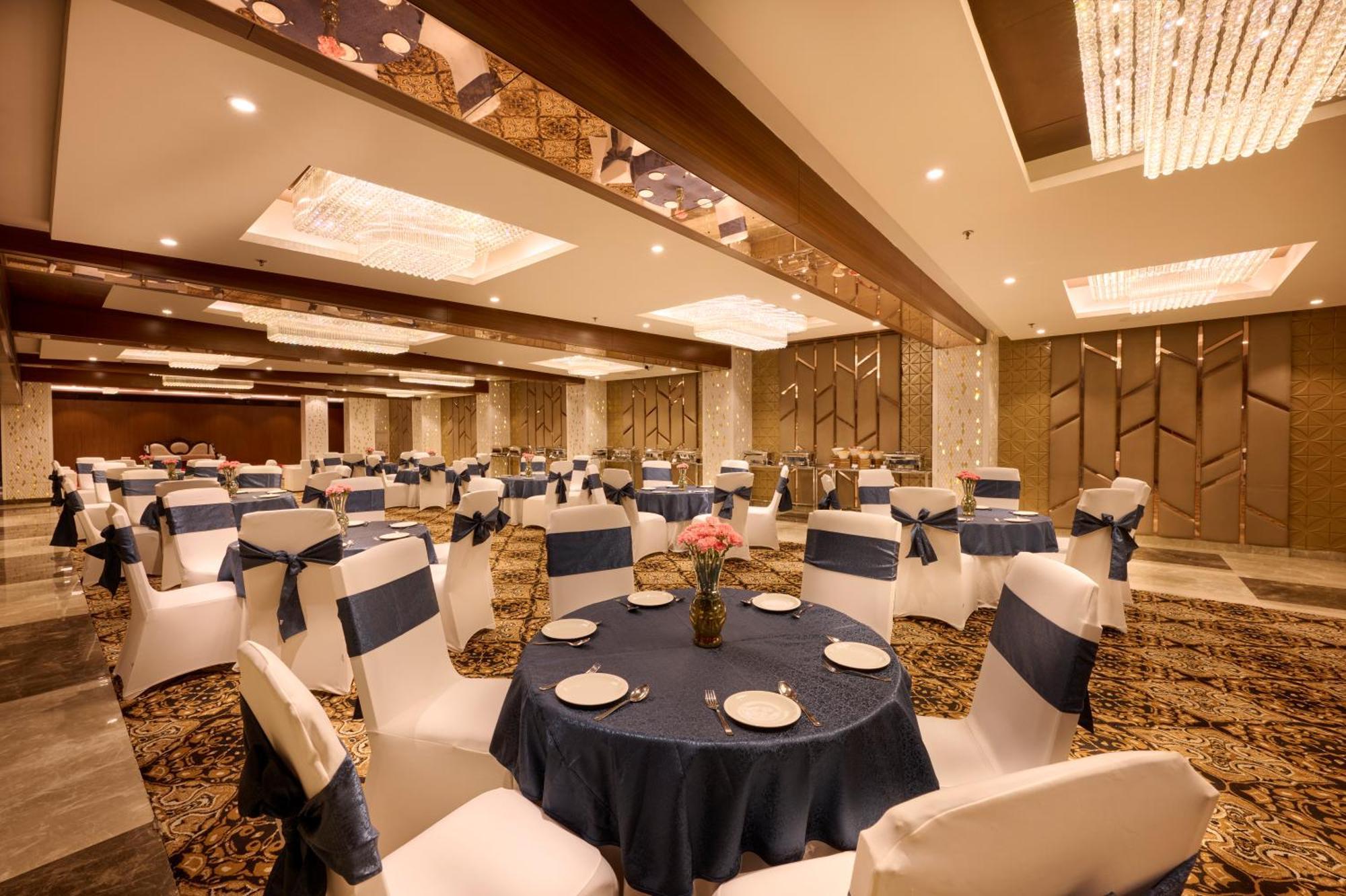 Delite Sarovar Portico Faridabad Exteriör bild